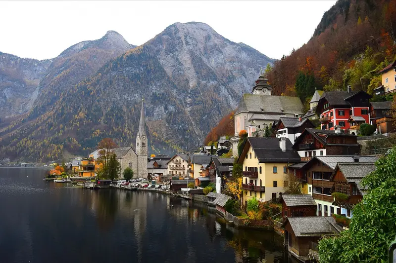 Autumn foliage at Hallstatt